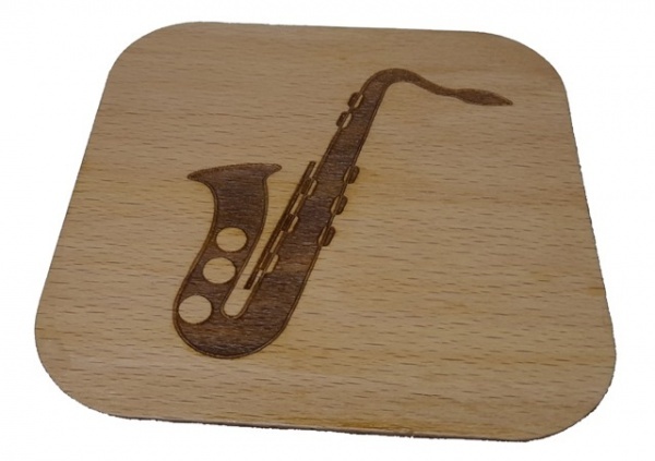 Dřevěný podtácek pod sklenici - saxofon